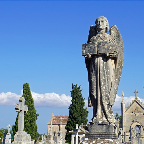 Edicola funeraria o cappella? Cosa c'è da sapere sulle opere cimiteriali