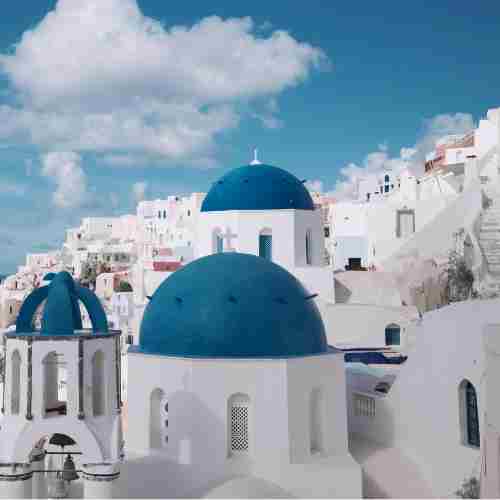 Intonaco a calce: molto diffuso a Santorini e Mykonos. Brillantezza, candore, freschezza.