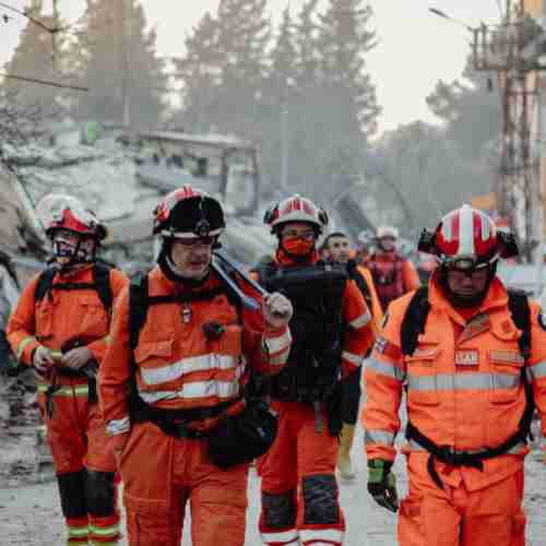 Isolatori sismici, dispositivi che proteggono dai terremoti in quanto diminuiscono la rigidità degli elementi architettonici. 