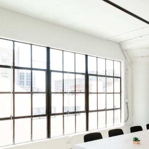 Riscaldamento a soffitto, soluzione in crescita grazie alla sua efficienza e all'impatto sulle bollette.